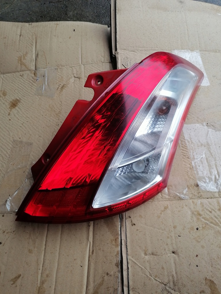 LAMPA TYLNA PRAWA SUZUKI SWIFT MK7 13R 10012858962 Oficjalne