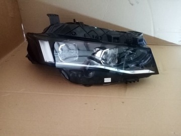 Фара повна Світлодіодна лампа Peugeot OE 9823144480