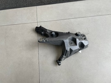 VOLVO S60 V60 кронштейн крила лівий 31468231