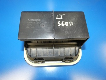 S60 II 10 - вентиляционная решетка багажника левая задняя