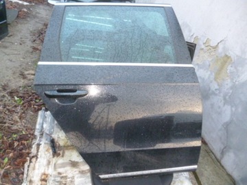 Задняя правая дверь VW PASSAT B7 черный цвет LC9X полный универсал