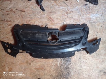 Решітка радіатора Opel Corsa D 2006-2010 06R