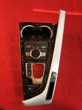 Audi A5 центральна панель-8W1864261C