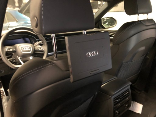 Audi Q8 tablet - 1