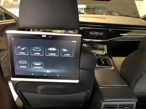 Audi Q8 tablet - 6