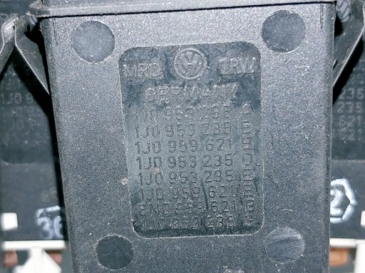 Аварійний вимикач Vw Golf Bora 97-05 не витертий - 2