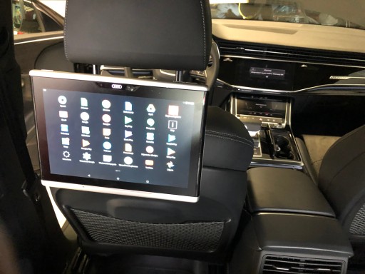 Audi Q8 tablet - 5