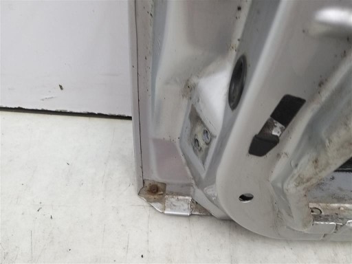 Передняя правая передняя дверь Audi A4 B5 LY7W серебро - 9