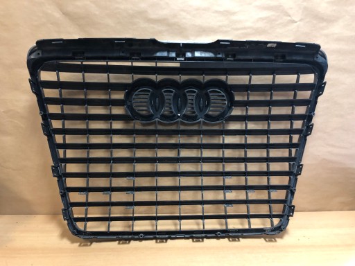 Решітка радіатора Audi A6C6 - 2