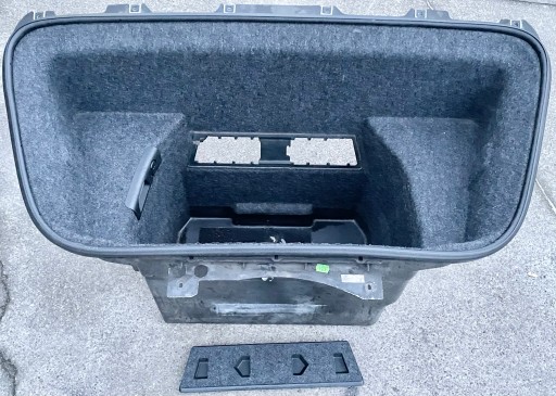 Audi R8 420 картридж Оббивка багажника ванни спереду - 1