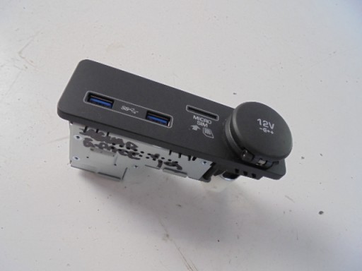 GNIAZDO PORT USB SIM 12V JAGUAR E-PACE - 2