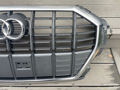 Решітка радіатора Audi Q3 83A 83a853651 - 2