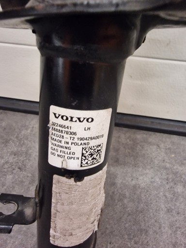 Volvo XC40 амортизатор лівий 32246641 - 2