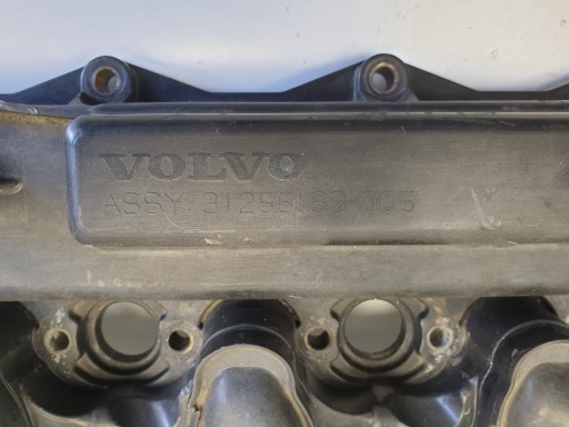 Volvo V70 III XC70 II 2.4 D5 крышка клапана - 2