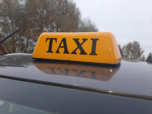 ЛІХТАР ШПАКІВ ЖОВТИЙ НА МАГНІТ З НАПИСОМ TAXI 12V - 7