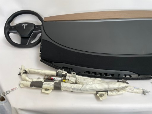 Deska rozdzielcza i zestaw bezpieczeństwa Tesla 3 - 3