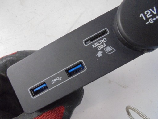 GNIAZDO PORT USB SIM 12V JAGUAR E-PACE - 3