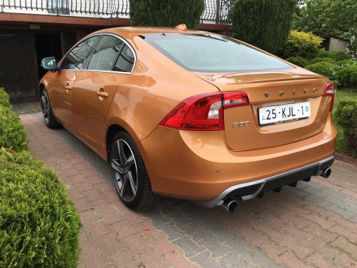 VOLVO S60 2010 > спойлер волан на заслінку грунтовка! - 11