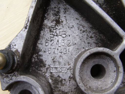 Saab 9-3 2.0 T 98-02R кронштейн лапи коробки 4624524 - 3