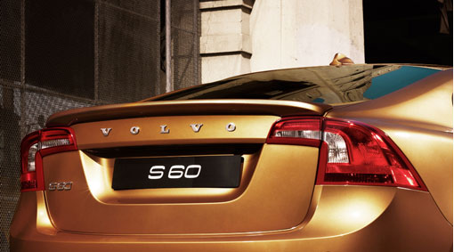 VOLVO S60 2010 > спойлер волан на заслінку грунтовка! - 4