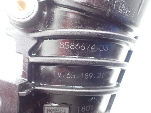 База масляного фільтра BMW X5 G05 X6 G06 3.0 D B57 - 4