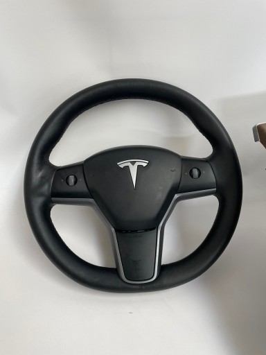 Deska rozdzielcza i zestaw bezpieczeństwa Tesla 3 - 2