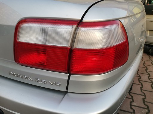 Opel omega B sedan klapa zderzak lampa lewa tył - 6