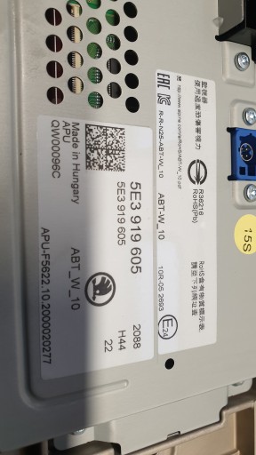 Ekran dotykowy SKODA Octavia 4 5E3919605 demontaż - 3