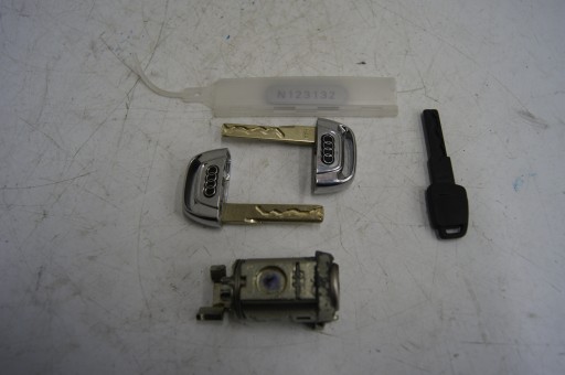 Ключ-ключ вставка дверного замка AUDI A6 C7 седан S-line - 1