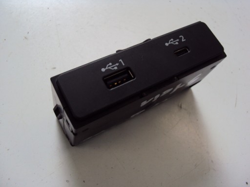 GNIAZDO PORT USB AUDI A1 II 82A 19- - 2