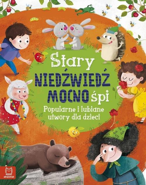 

Stary niedźwiedź mocno śpi