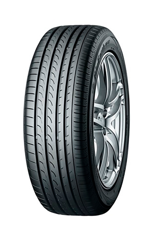 

2x opony 215/65R15 Yokohama Bluearth RV02 96H