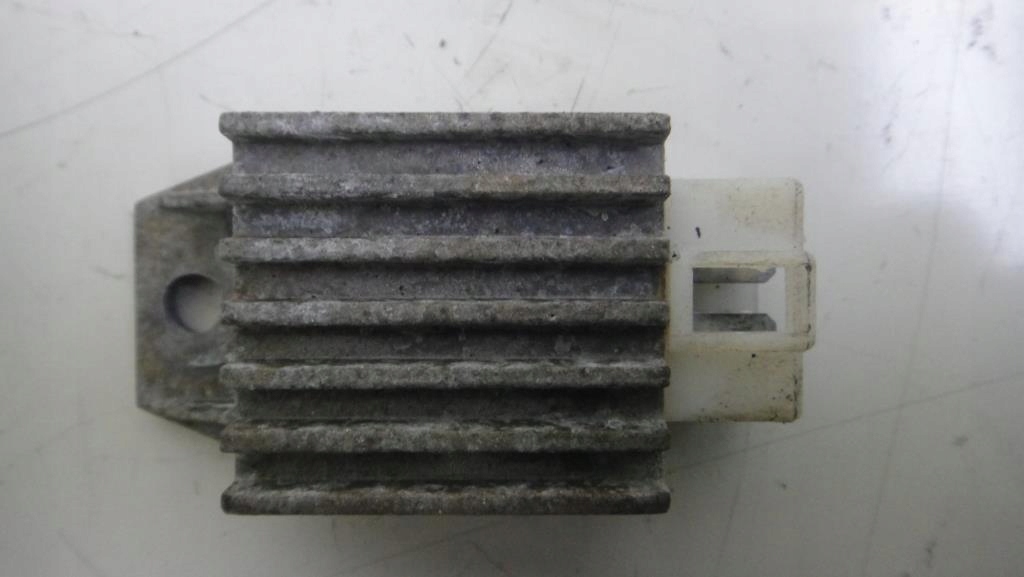 REGULATOR NAPIĘCIA PEUGEOT V-CLIC 50 Numer katalogowy części 12Q34146720