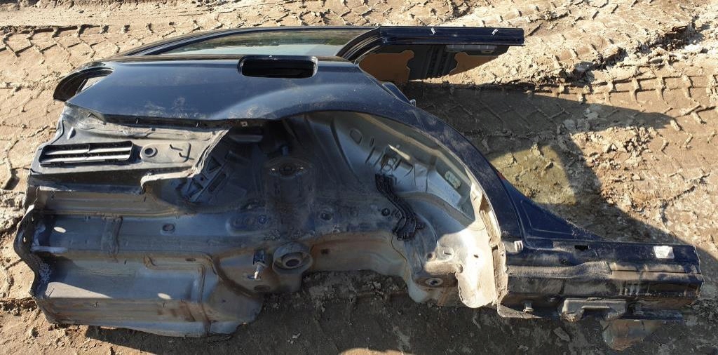 ĆWIARTKA BŁOTNIK PRAWY TYŁ MERCEDES W204 KOMBI 197