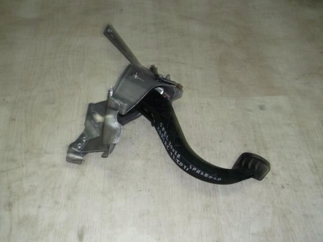 PEDAŁ SPRZĘGŁA OPEL CORSA C 1.3 CDTI