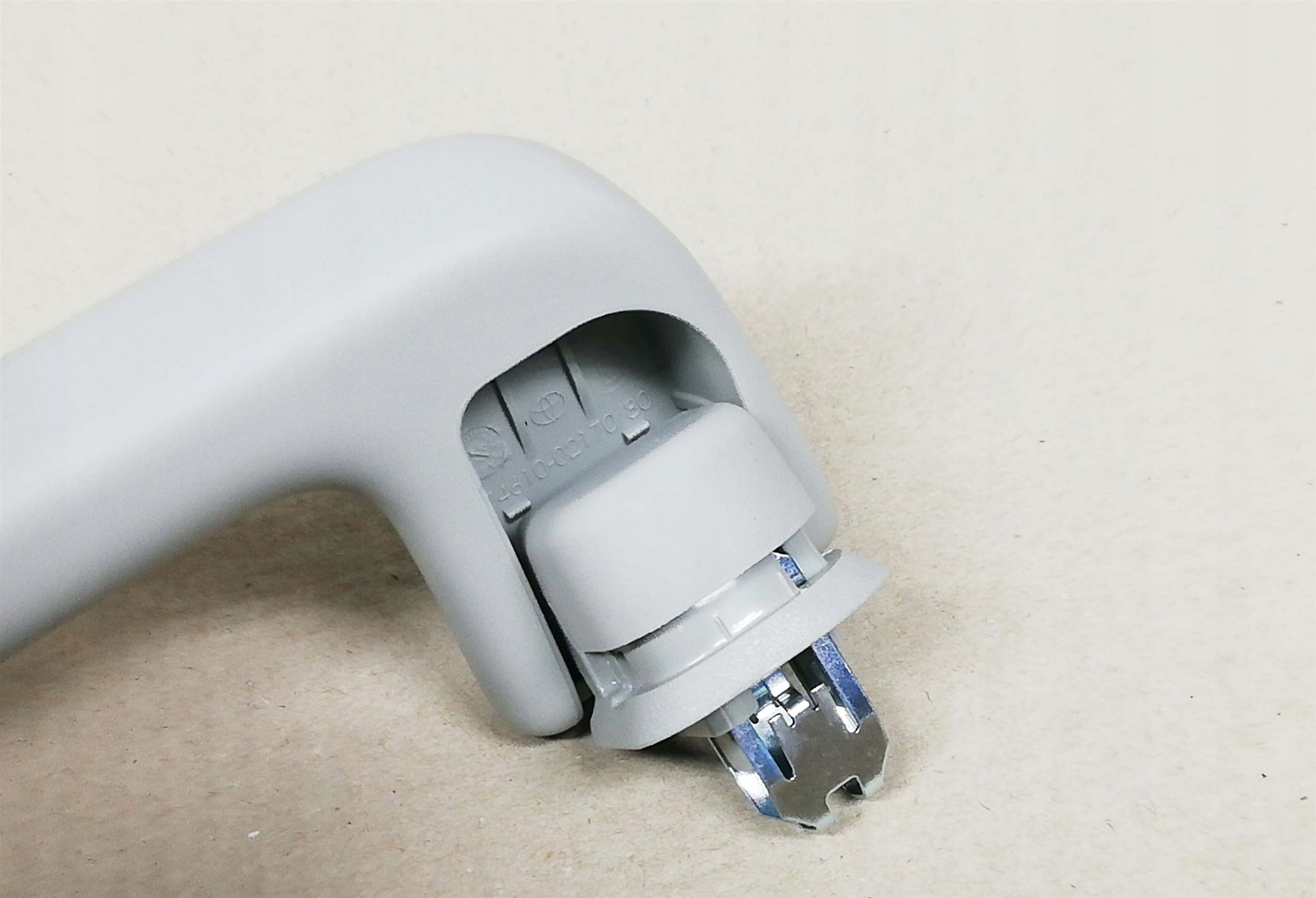 AURIS II 12-18 E18 UCHWYT RĄCZKA DACH PODSUFITKA Kolor szary