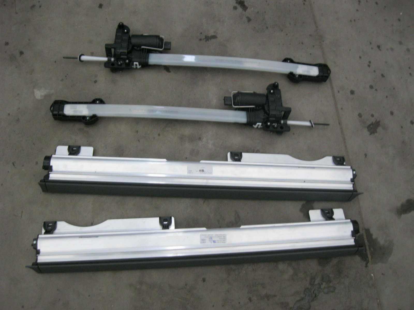 AUDI A8 4H шторка задніх дверей ліва 4h0861333c