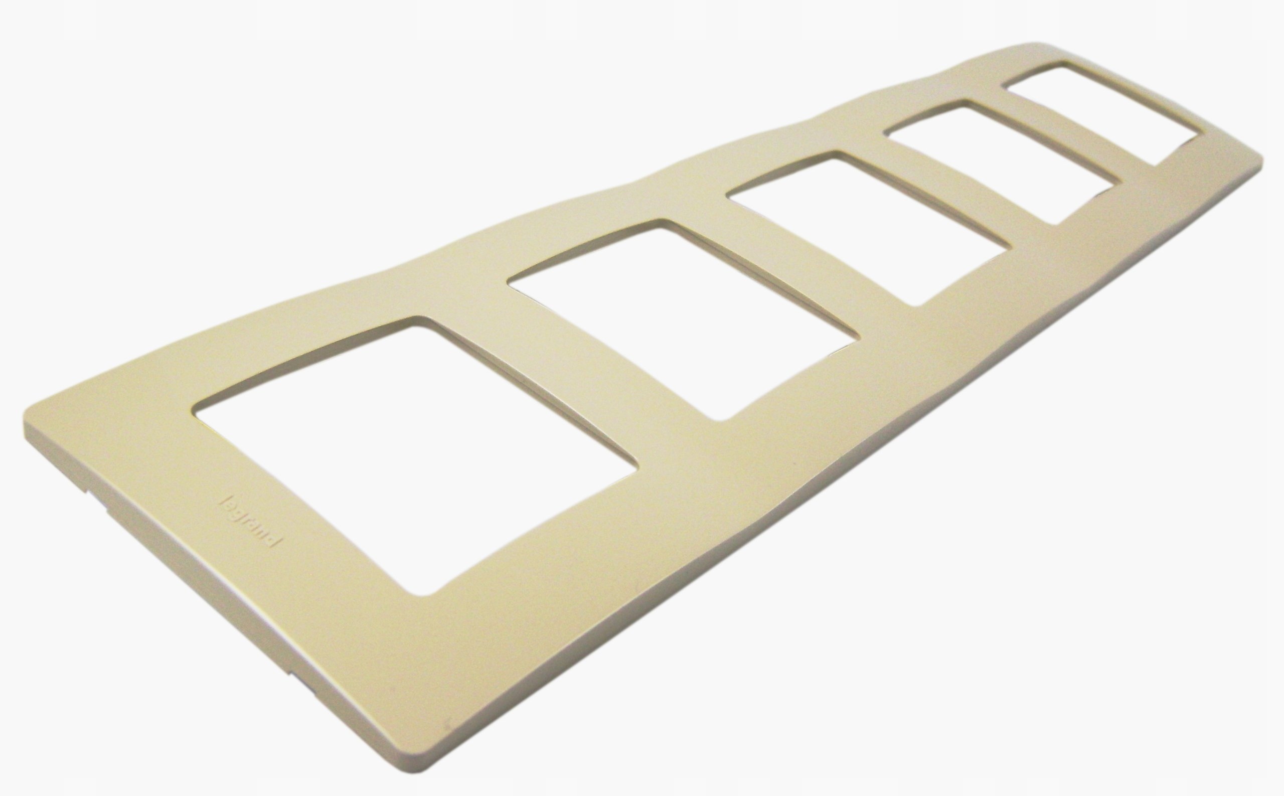 

Legrand Niloe Ramka pięciokrotna kremowa 665015
