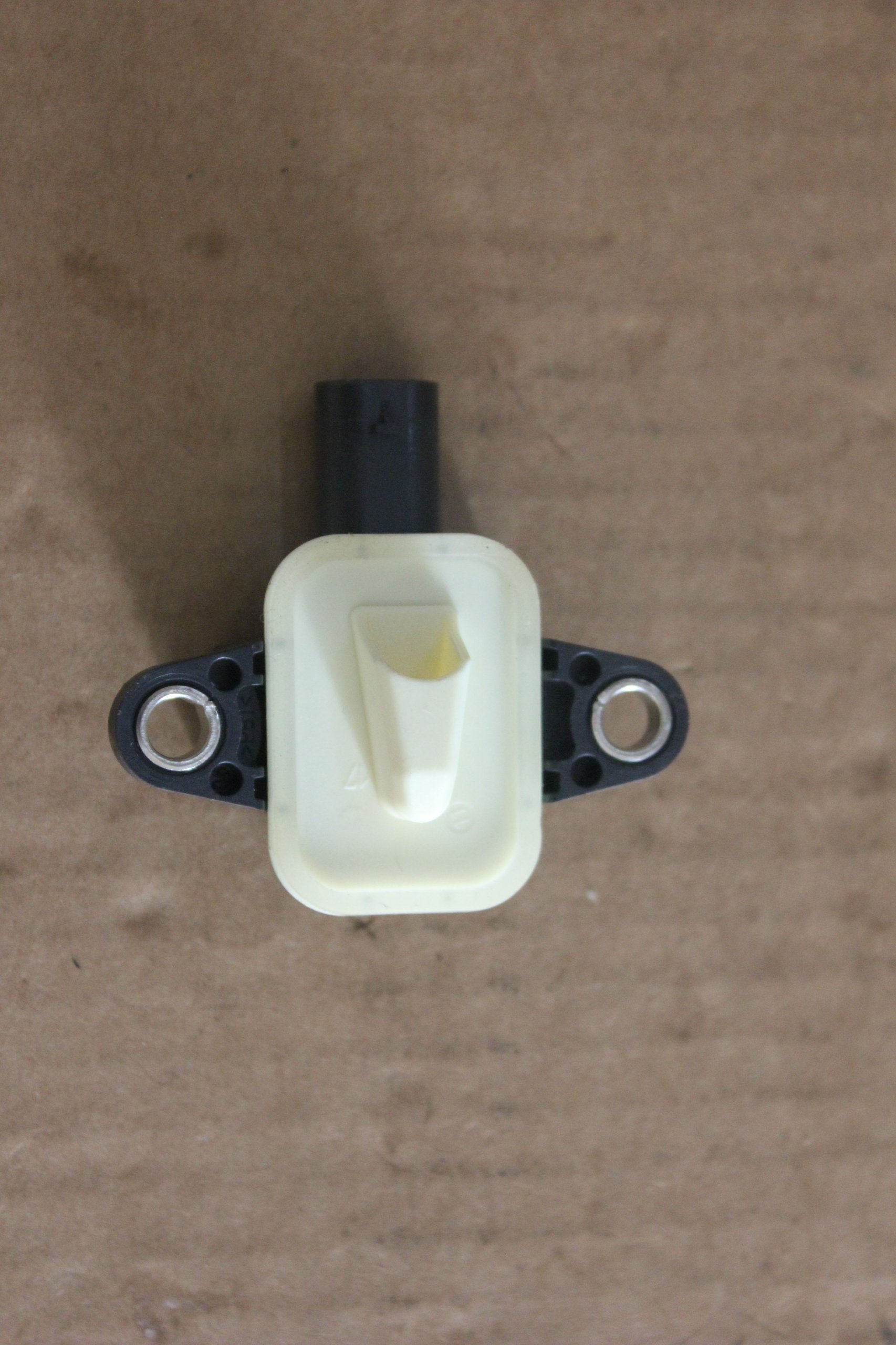 CZUJNIK UDERZENIA BOCZNEGO VW JETTA 4HO955557