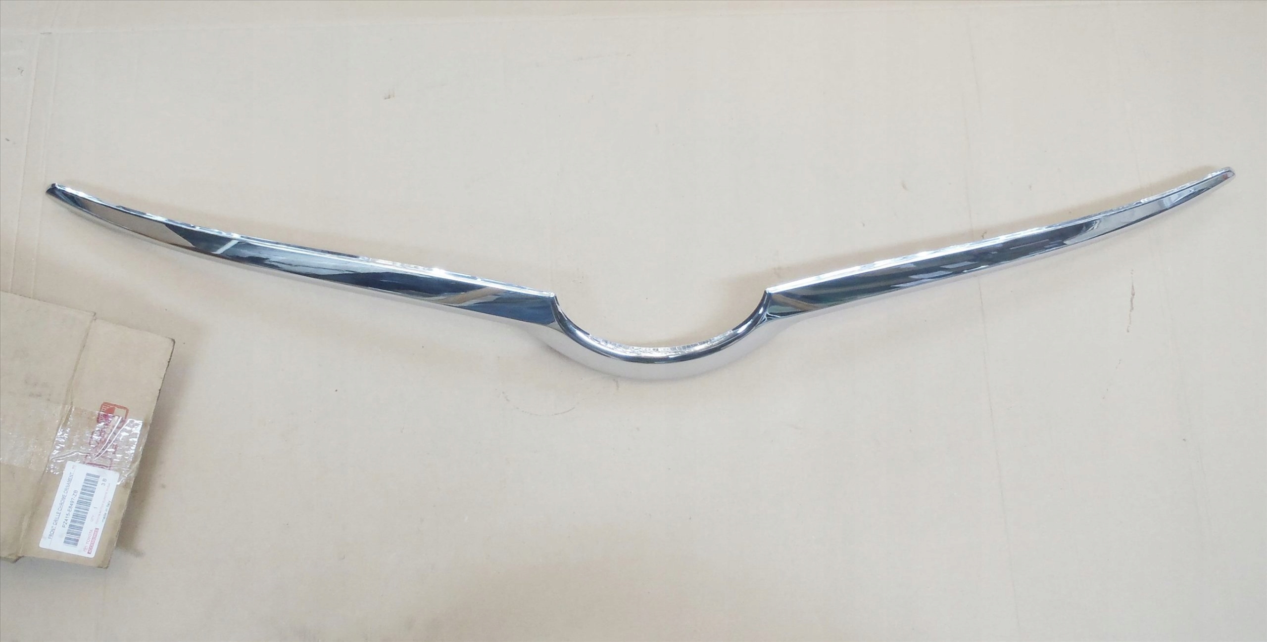 VERSO 09-11 LISTWA LISTEWKA CHROM ATRAPA ZDERZAK Producent części Toyota OE