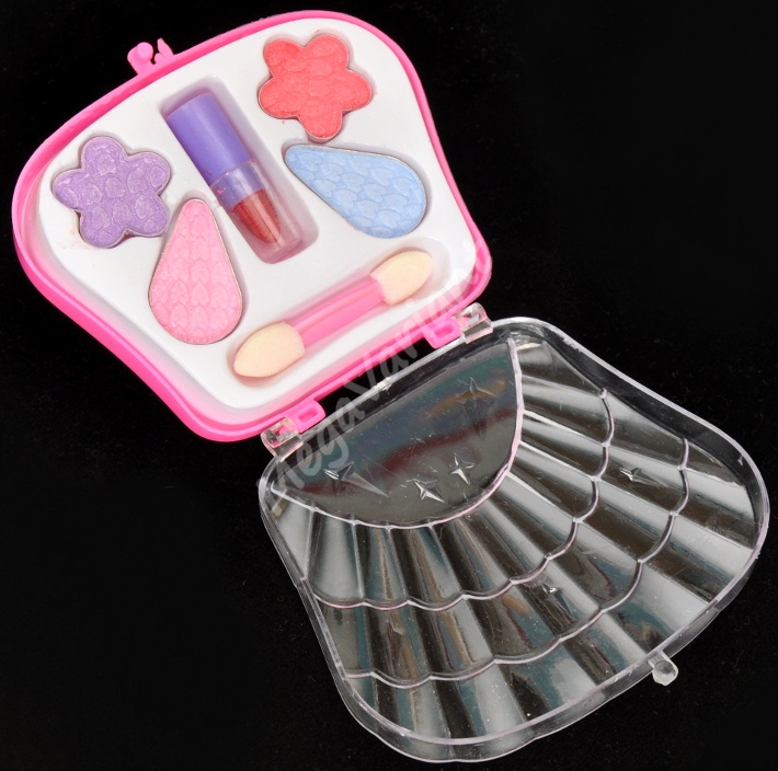 cienie PIEKNY ZESTAW MALOWIDEŁKA KOSMETYKI MUSZLA Seria --