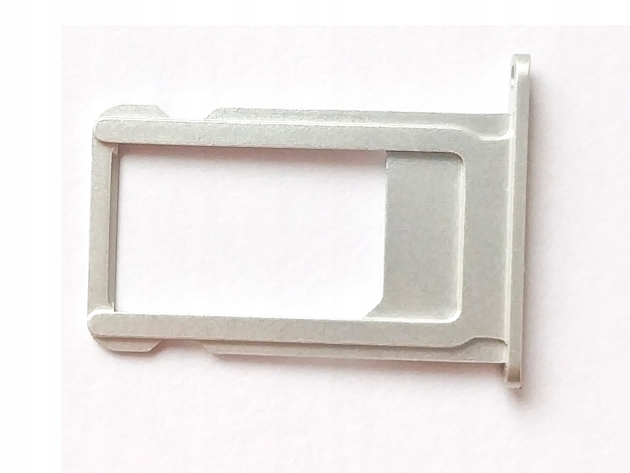 

Tacka Szufladka Sim Iphone 6s Srebrna