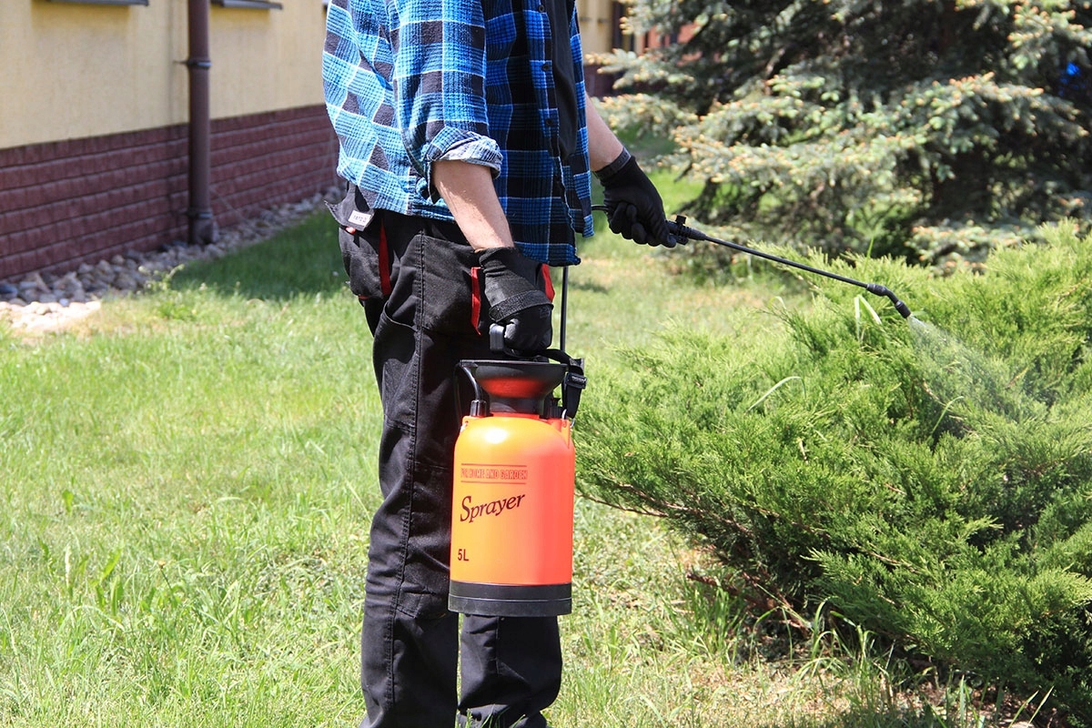 TLAKOVÝ RUČNÍ STŘIKOVAČ 5L + PÁS A LANCE Hmotnost výrobku s individuálním balením 5 kg