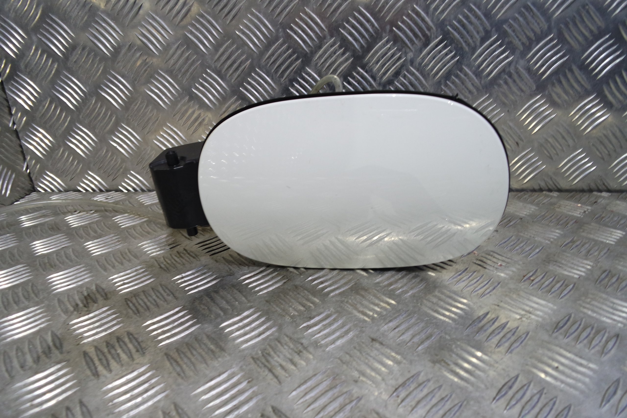 7P5809857B 7P5809857 - КРЫШКА ТОПЛИВНОГО БАКА PORSCHE CAYENNE 7P5