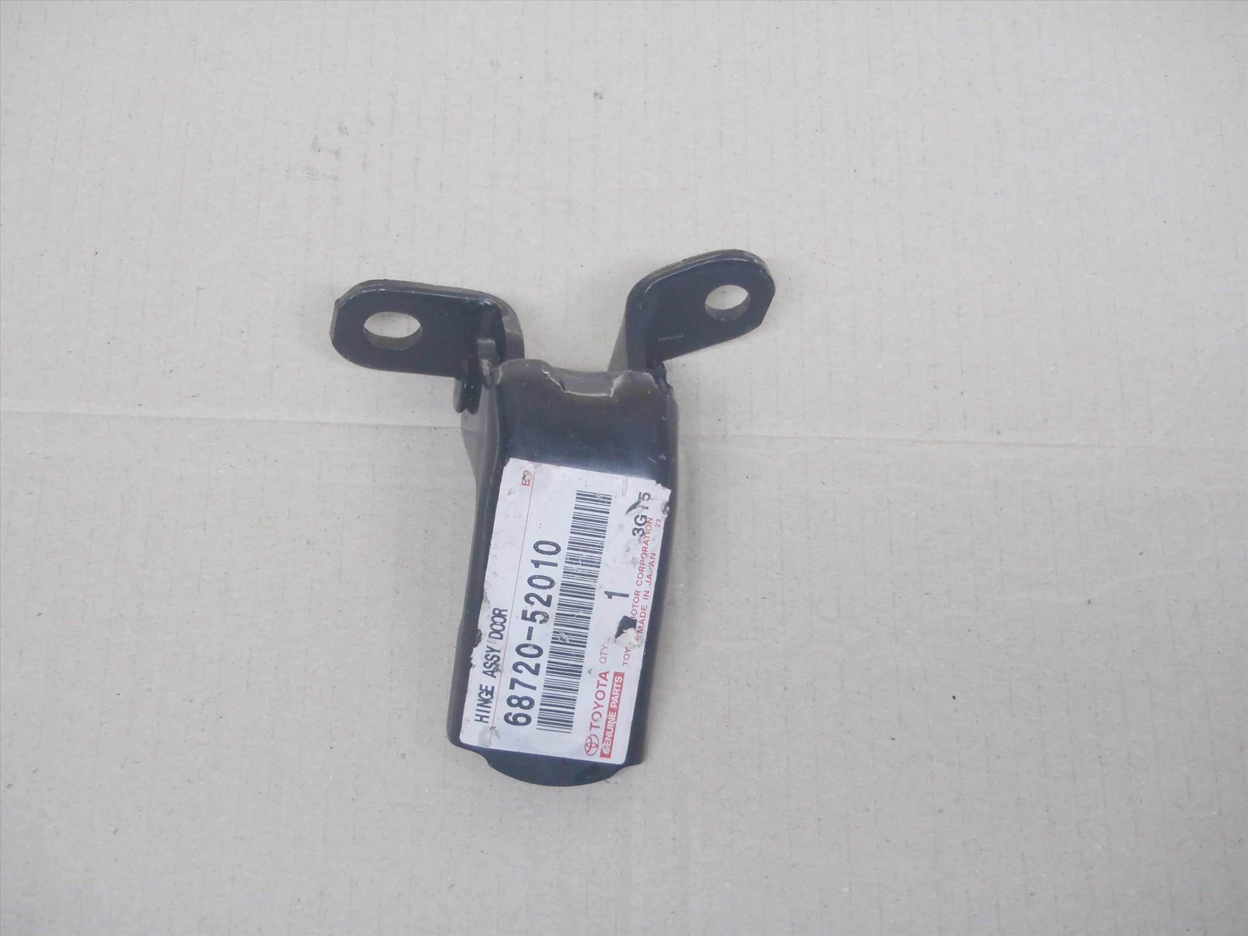 AVENSIS T25 03 08 ZAWIAS DRZWI GORNY LEWY PRZOD Part number A68720 52010