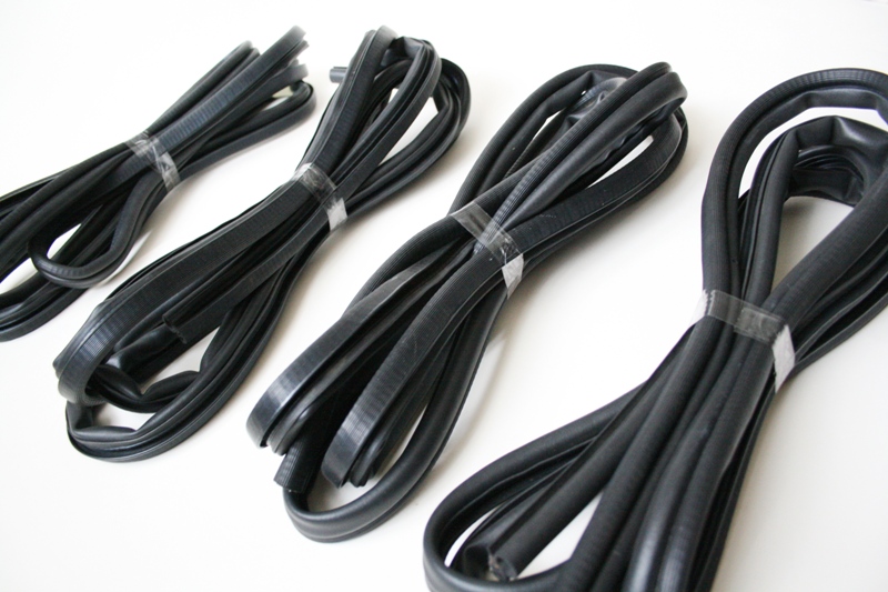 4587348 - Уплотнитель двери-FIAT 125p-уплотнители-комплект