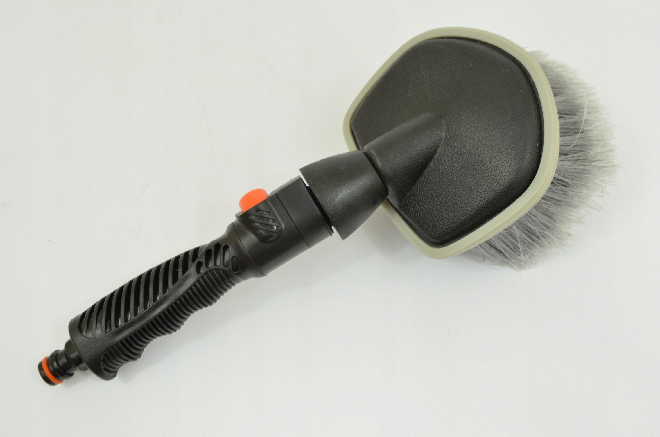 SZCZOTKA DO MYCIA SAMOCHODU FELG KRÓTKA OKRĄGŁA OK Producent Bradas