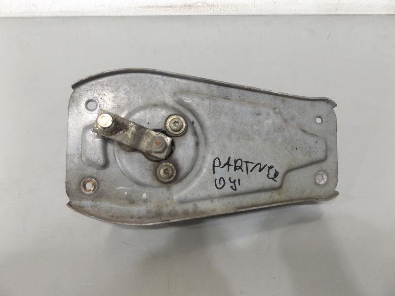 SILNICZEK WYCIERACZEK PRZEDNICH PARTNER 09r Producent części Inny