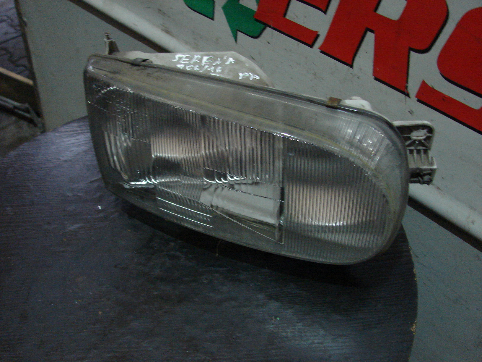 Фара передня права Nissan Serena 2b