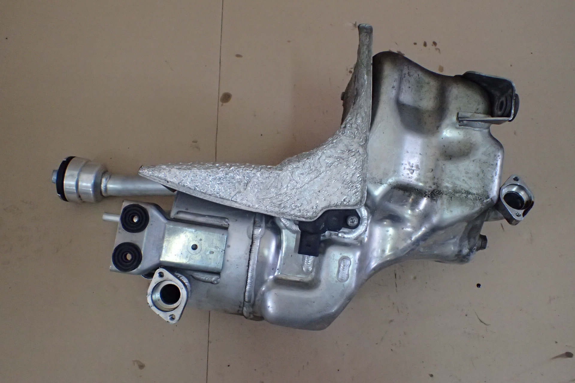 AUDI R8 ZBIORNIK CHŁODNICA OLEJU 420115373C